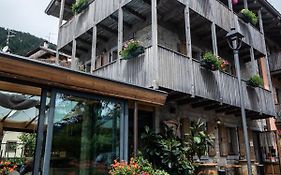 Marangon Apartments